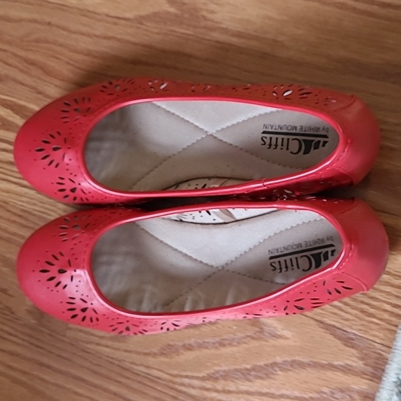 Red woman's  shoes brand new - Picture 2 of 6